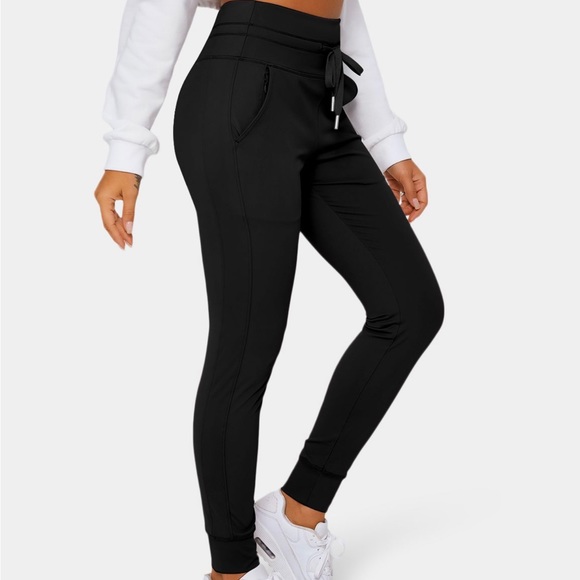 Halara Cloudful Air High Waisted Drawstring Side Pocket Joggers LT - Picture 2 of 8